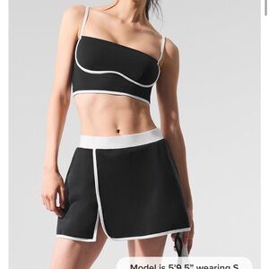 ALO Yoga Black and White Skorts with Modern Athletic Design